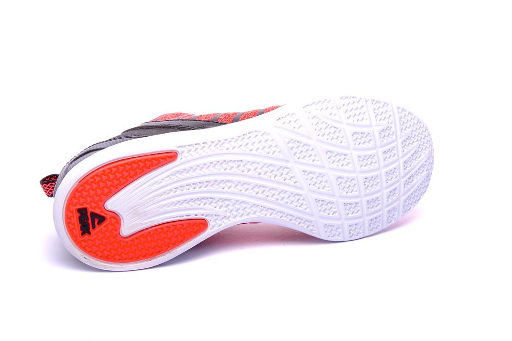 peak running shoes