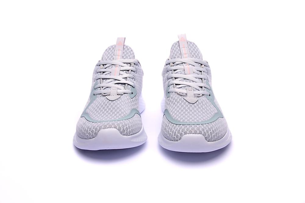 peak running shoes