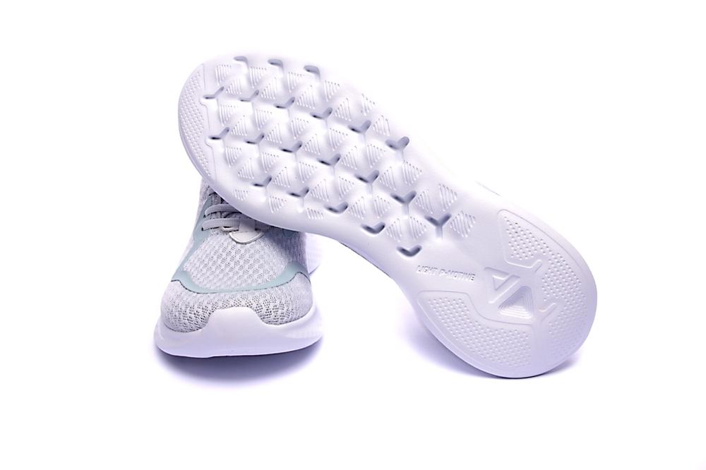 peak running shoes