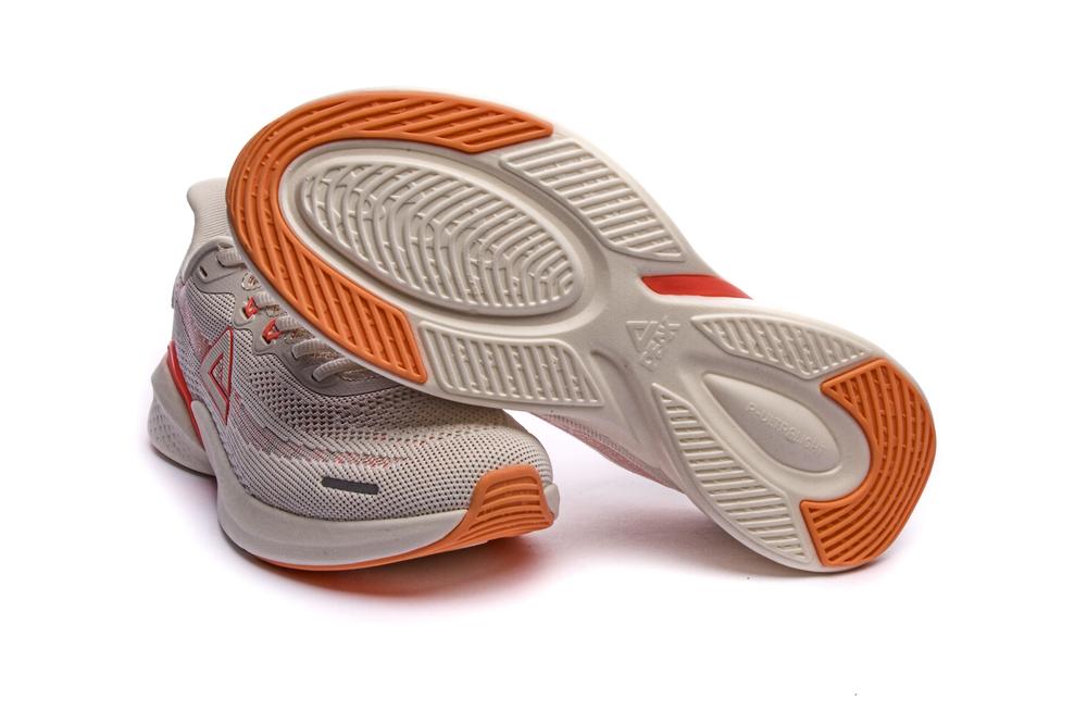 peak running shoes