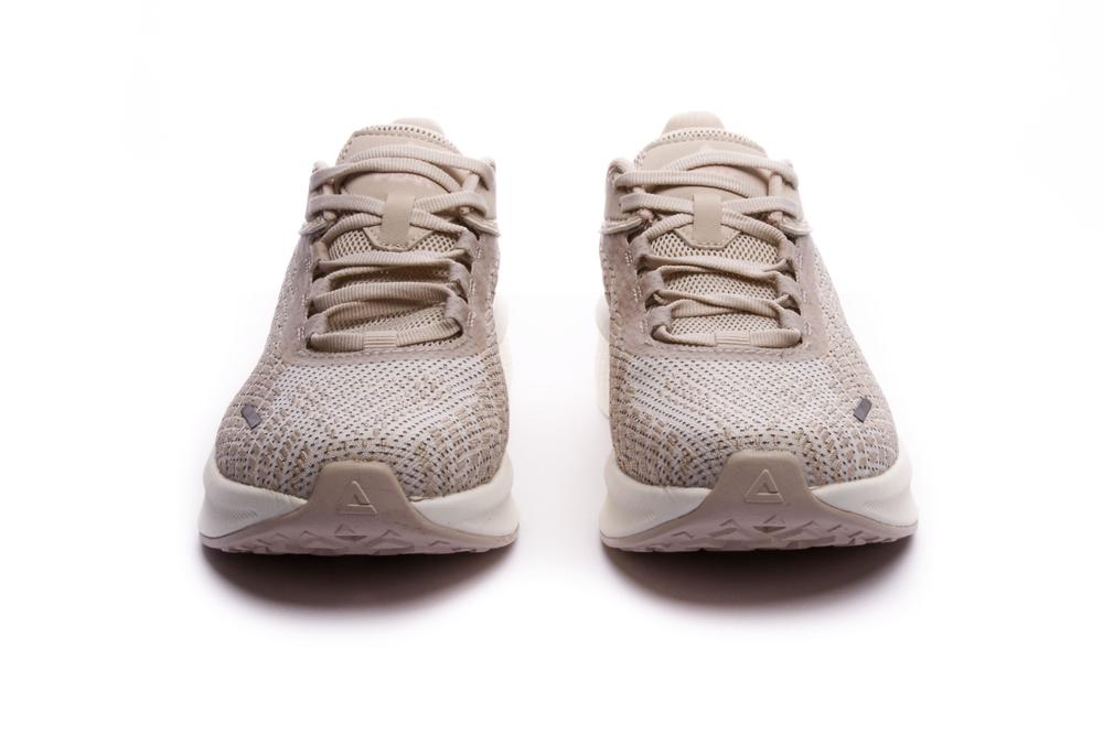 peak cushion running shoes